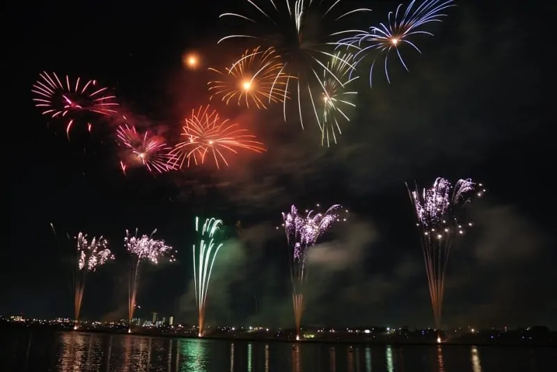 cheap new years eve idea: watch the fireworks | Swoosh Finance