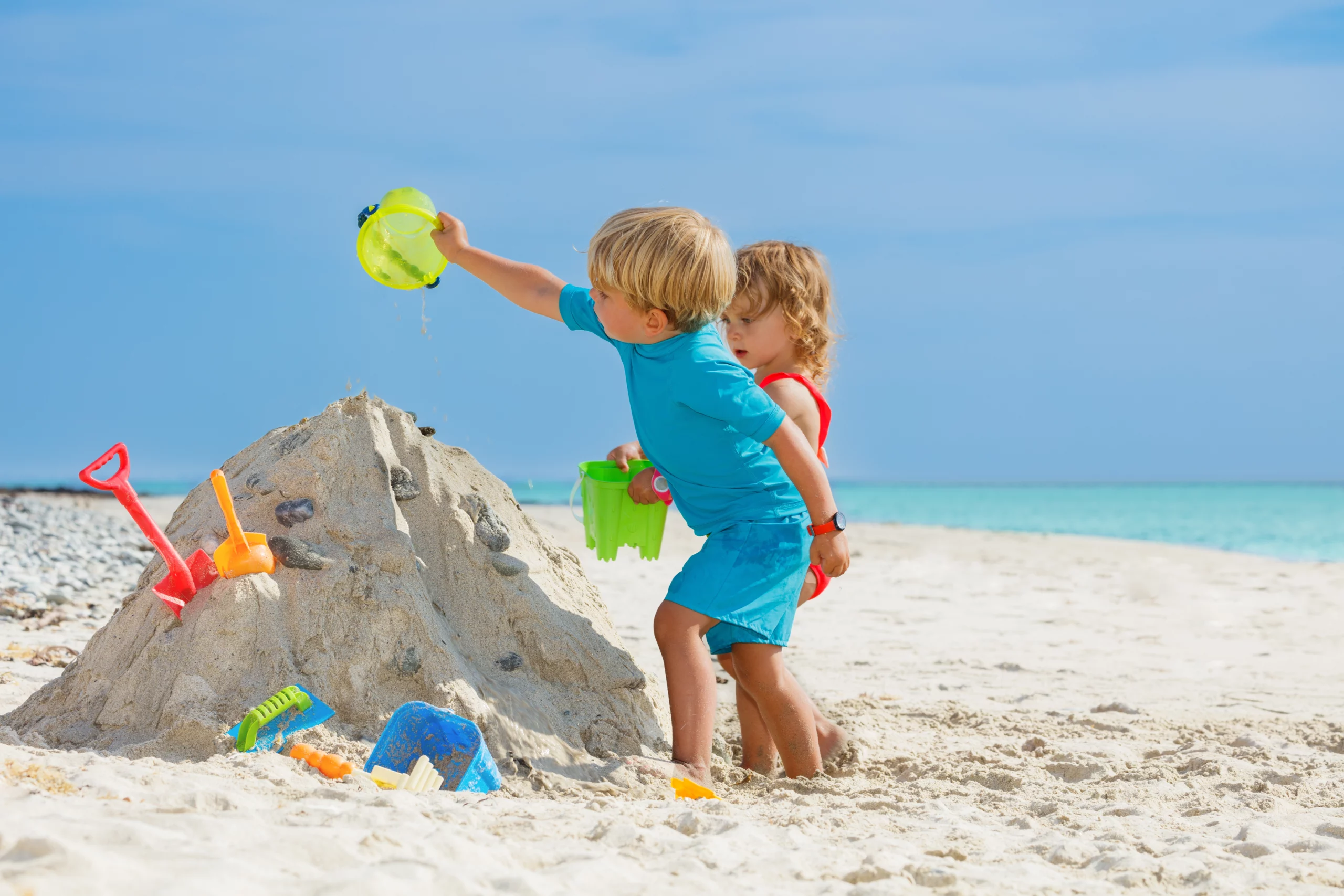 free activities for kids - hit the beach | Swoosh Finance