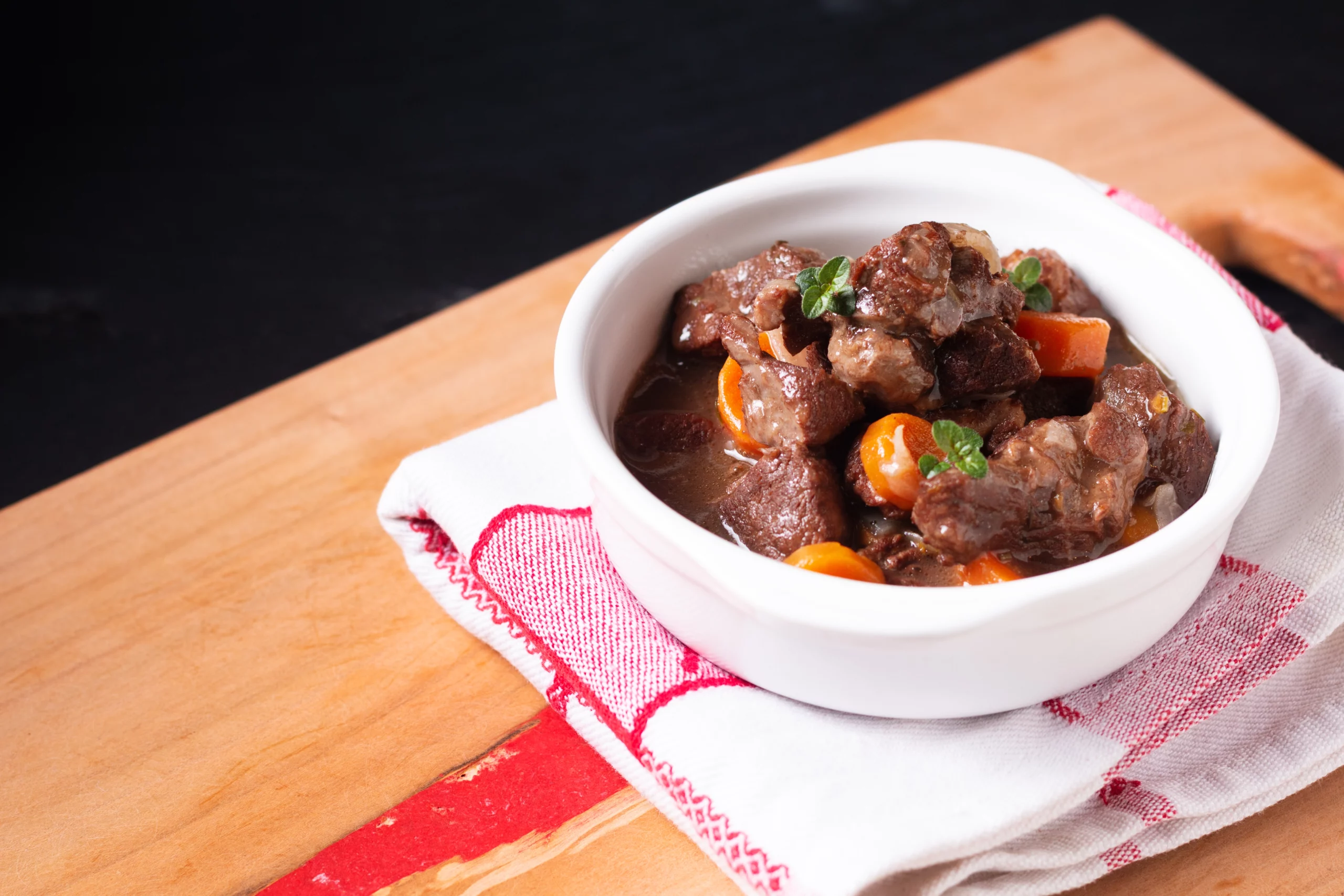 best slow cooker recipes: beef and red wine casserole | Swoosh Finance