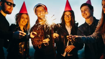 Cheap new year's eve ideas on a budget | Swoosh Finance