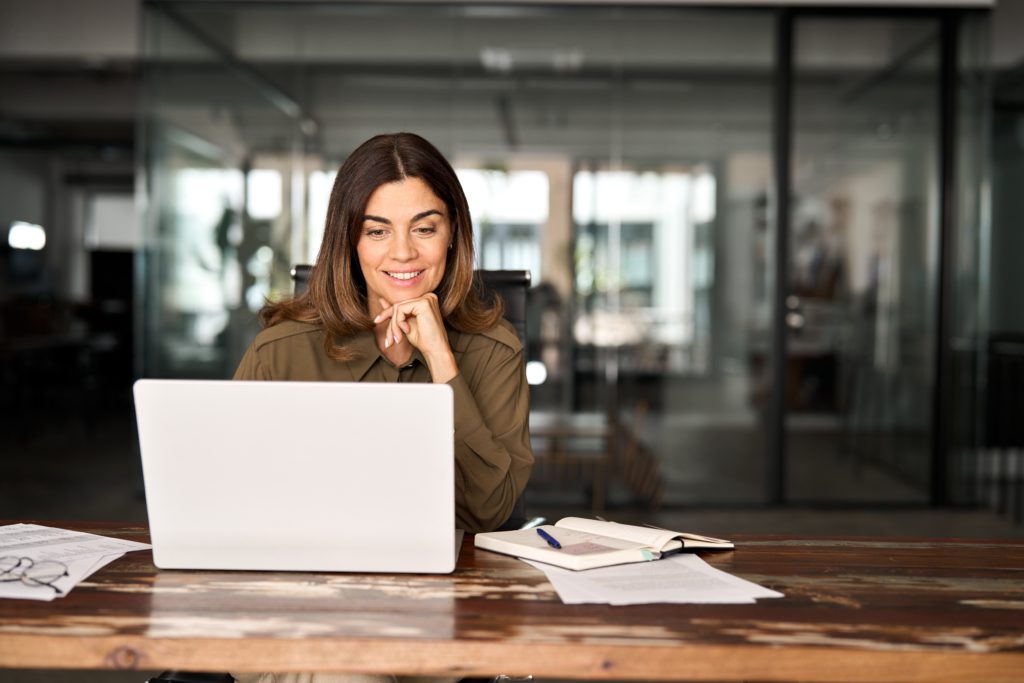 Women applying for rent assistance with Centrelink | Swoosh Finance