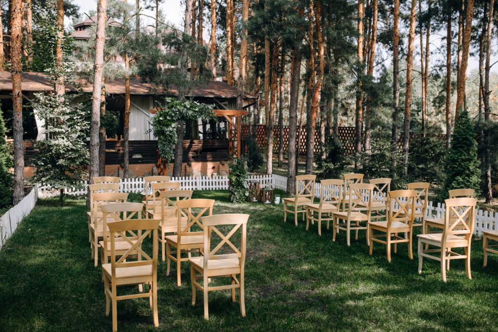 Cheap wedding idea: use your backyard - Swoosh Finance