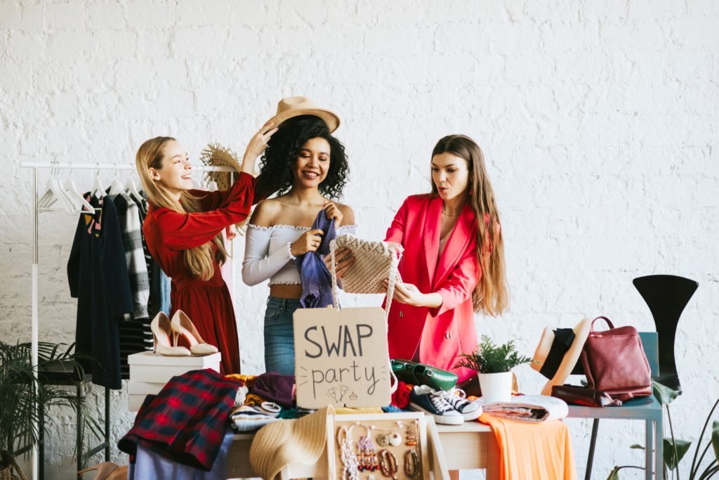 3 girls swapping clothes to save cash - swoosh finance tip