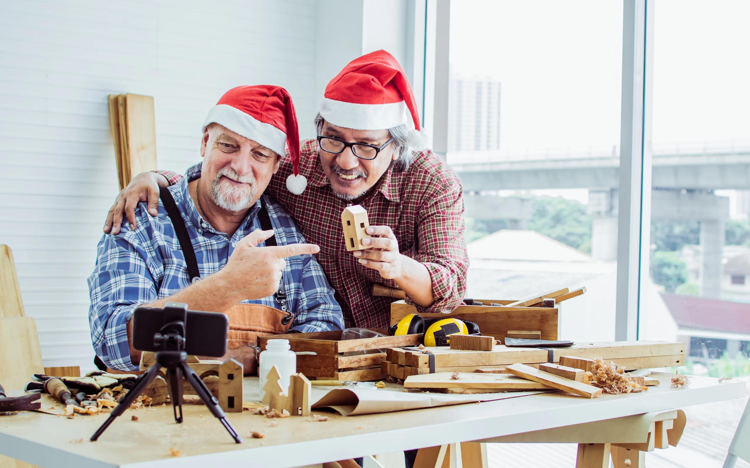 cheap but thoughtful christmas gifts: crafting something out of wood | Swoosh Finance