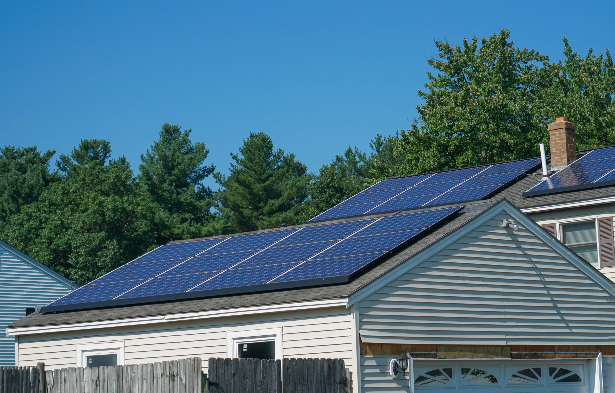 Solar panels on roof of house | Swoosh Finance 