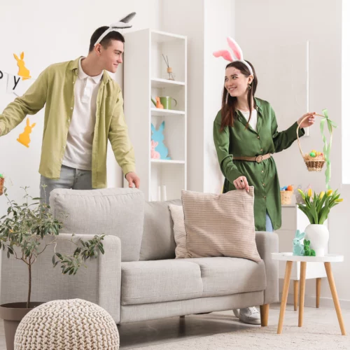 cheap Easter ideas: man and woman put up Easter decorations | Swoosh Finance