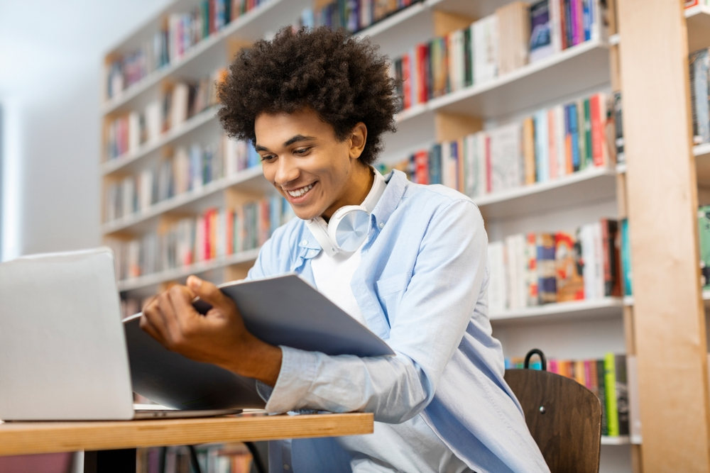 Yough guy improving his finances while studying | Swoosh Finance