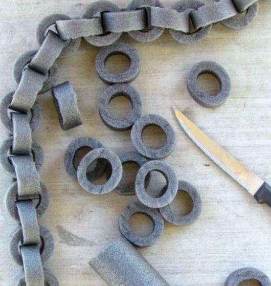 Creating a pool noodle like chain.