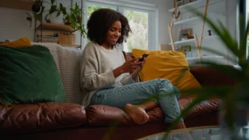 Woman applying for consolidation loan with bad credit on mobile phone | Swoosh Finance