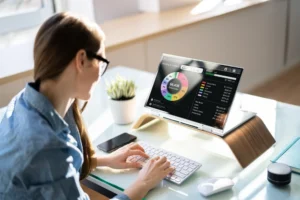 Women planning out her monthly budget with the help of a money management app