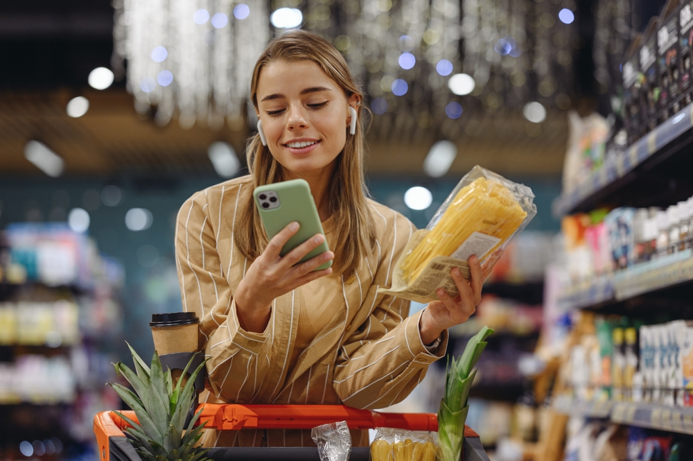 Girl budgeting for her grocery shop | Swoosh Finance